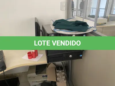 LOTE 10 - MÓVEIS EQUIPAMENTOS - vários itens junto ao prédio