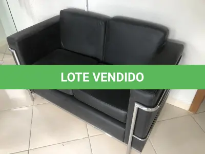 LOTE 068 - 2 sofas pretos 1 lugar e sofa preto 2 lugares 