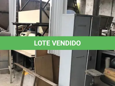 LOTE 050 - Lote de sucatas: mesas, cadeiras, armarios, inox, madeiras, etc 