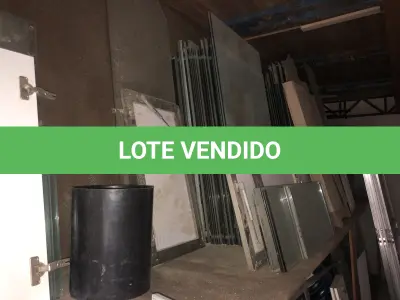 LOTE 039 - Lote de vidros em diversas formas 