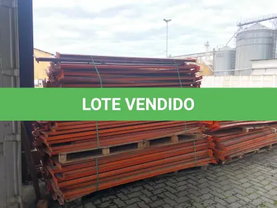 LOTE 052 - Lote com prateleiras para paletes - DESMONTADAS