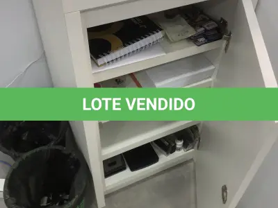 LOTE 076 - Armario, prateleira, sucata de informatica, 2 cadeiras pretas com rodas, 2 aquivos de aço, armario para servidor 
