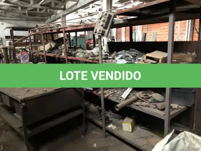 LOTE  - PRATELEIRAS, BANCADAS, ETC
