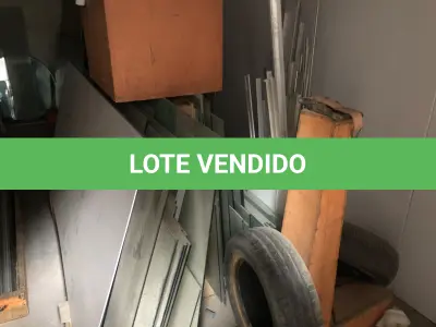 LOTE 039 - Lote de vidros em diversas formas 