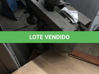 LOTE  - PRATELEIRAS, BANCADAS, ETC