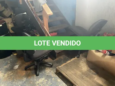 LOTE 10 - MÓVEIS EQUIPAMENTOS - vários itens junto ao prédio