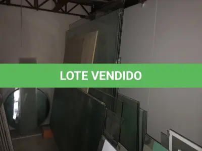 LOTE 039 - Lote de vidros em diversas formas 