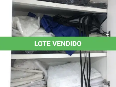 LOTE 046 - Lote com guilhotina, esmerilhadeiras, serras, parafusos, banquetas, manequim, catalogos, cortinas, fitas de borda, serra circular, lixadeiras, engraxadeira, cones, cintas, catracas, vaso, cintos alpinista, prateleira, balcão, armarios, silicones, soprador de calor, etc 