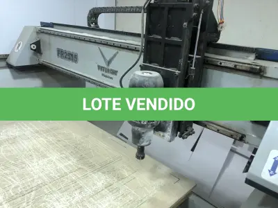 LOTE 055 - Maquina de corte e fresa cnc vetor 
