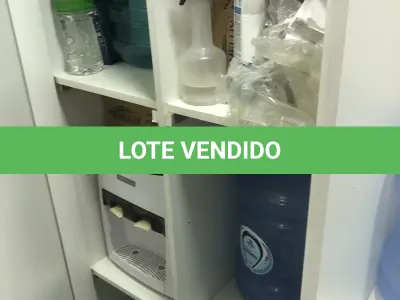 LOTE 061 - armario com bebedor e bombonas de agua 