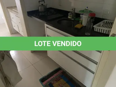 LOTE 10 - MÓVEIS EQUIPAMENTOS - vários itens junto ao prédio