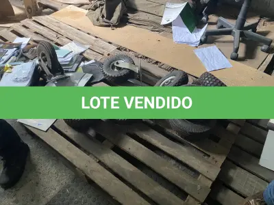 LOTE 10 - MÓVEIS EQUIPAMENTOS - vários itens junto ao prédio