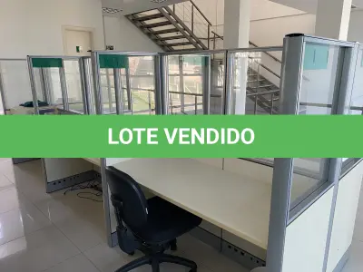 LOTE 10 - MÓVEIS EQUIPAMENTOS - vários itens junto ao prédio
