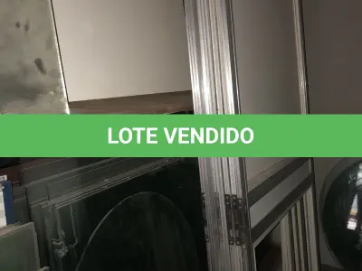 LOTE 039 - Lote de vidros em diversas formas 