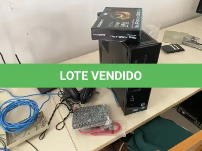 LOTE 10 - MÓVEIS EQUIPAMENTOS - vários itens junto ao prédio