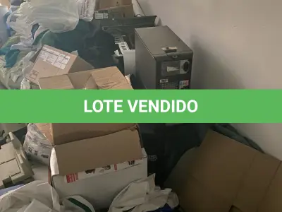 LOTE 10 - MÓVEIS EQUIPAMENTOS - vários itens junto ao prédio