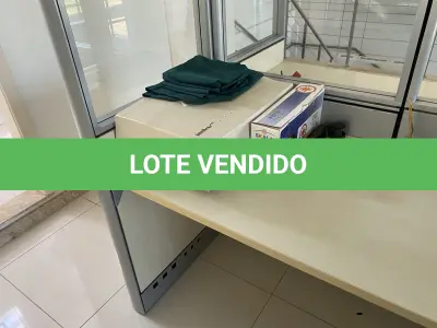 LOTE 10 - MÓVEIS EQUIPAMENTOS - vários itens junto ao prédio