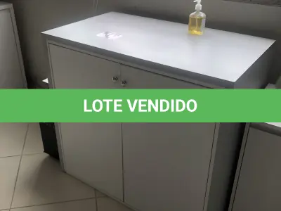 LOTE 069 - Armario baixo 2 portas, armário 2 portas, armario 1 porta 