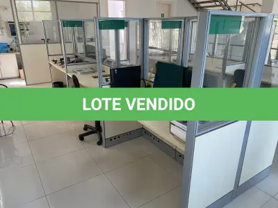LOTE 10 - MÓVEIS EQUIPAMENTOS - vários itens junto ao prédio