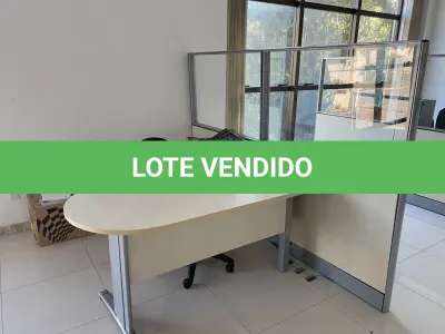 LOTE 10 - MÓVEIS EQUIPAMENTOS - vários itens junto ao prédio