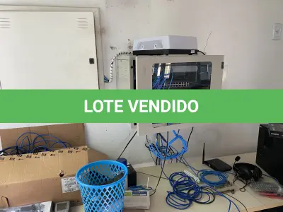 LOTE 10 - MÓVEIS EQUIPAMENTOS - vários itens junto ao prédio