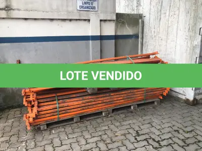 LOTE 052 - Lote com prateleiras para paletes - DESMONTADAS