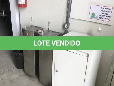 LOTE 058 - 3 Armarios branco 