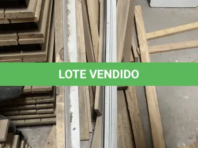 LOTE 021 - Lote de ripas de madeira 
