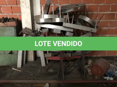 LOTE  - PRATELEIRAS, BANCADAS, ETC