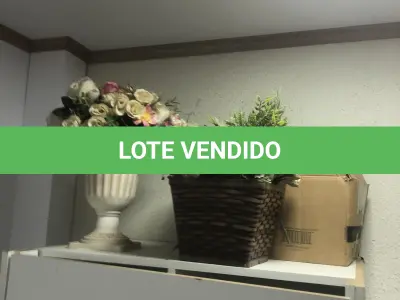 LOTE 066 - Arranjos de flores 