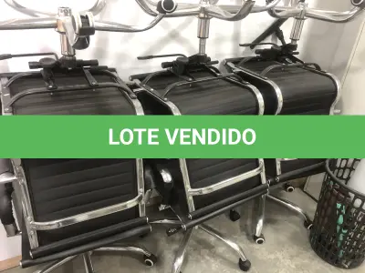LOTE 060 - 6 cadeiras pretas com rodas