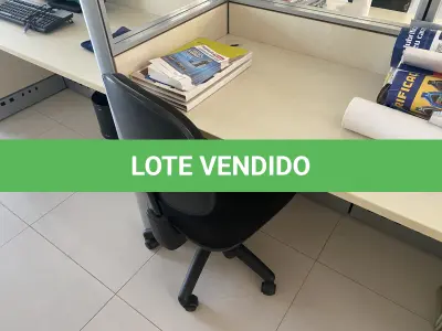 LOTE 10 - MÓVEIS EQUIPAMENTOS - vários itens junto ao prédio