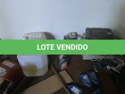 LOTE 10 - MÓVEIS EQUIPAMENTOS - vários itens junto ao prédio