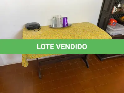 LOTE 2 - MÓVEIS DENTRO DA CASA