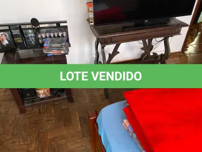LOTE 2 - MÓVEIS DENTRO DA CASA