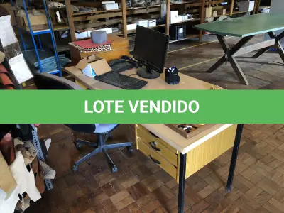 LOTE 191 - Lote com mesa e cadeira e computador 