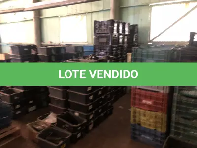 LOTE 148 - lote de caixas plásticas com navalhas