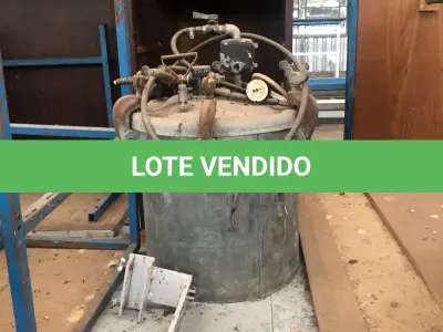 LOTE 035 - uma autoclave