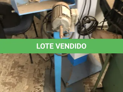 LOTE 023 - motor pequeno e pedestal