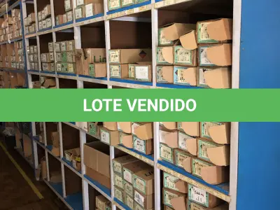 LOTE 180 - prateleiras com linhas. Rebites, enfeites e fivelas almoxarifado