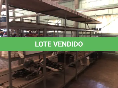 LOTE 151 - lote de prateleiras só nessa parte