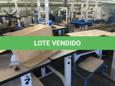 LOTE 002 - lote com aprox. 50 mesas de produção altas 