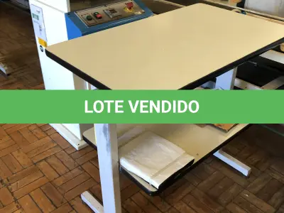 LOTE 220 - 3 mesas para máquinas 