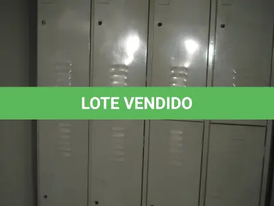 LOTE 067 - 2 armário de vestiário em mau estado