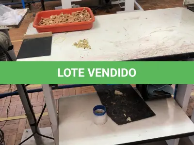 LOTE 261 - 4 mesas para máquinas