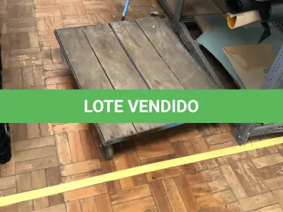 LOTE 344 - 4 carrinhos 