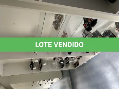 LOTE 519 - Lote de prateleiras para loja, mesa e enfeite 