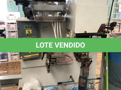 LOTE 275 - Máquina de pregar salto 