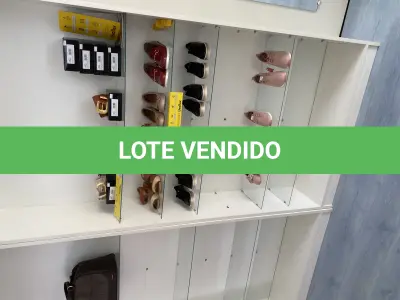 LOTE 519 - Lote de prateleiras para loja, mesa e enfeite 