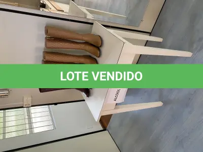 LOTE 519 - Lote de prateleiras para loja, mesa e enfeite 